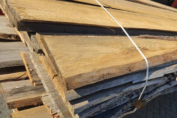 Sopo 01 Schwartenbretter aus Nadelholz, 4,8 m Länge, sägerau, naturbelassen, rustikal und langlebig, ideal für Zaun- und Gartenbau