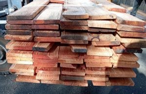 Nahaufnahme europäische Lärche Riffeldielen 21x143 mm, fein/fein geriffelt