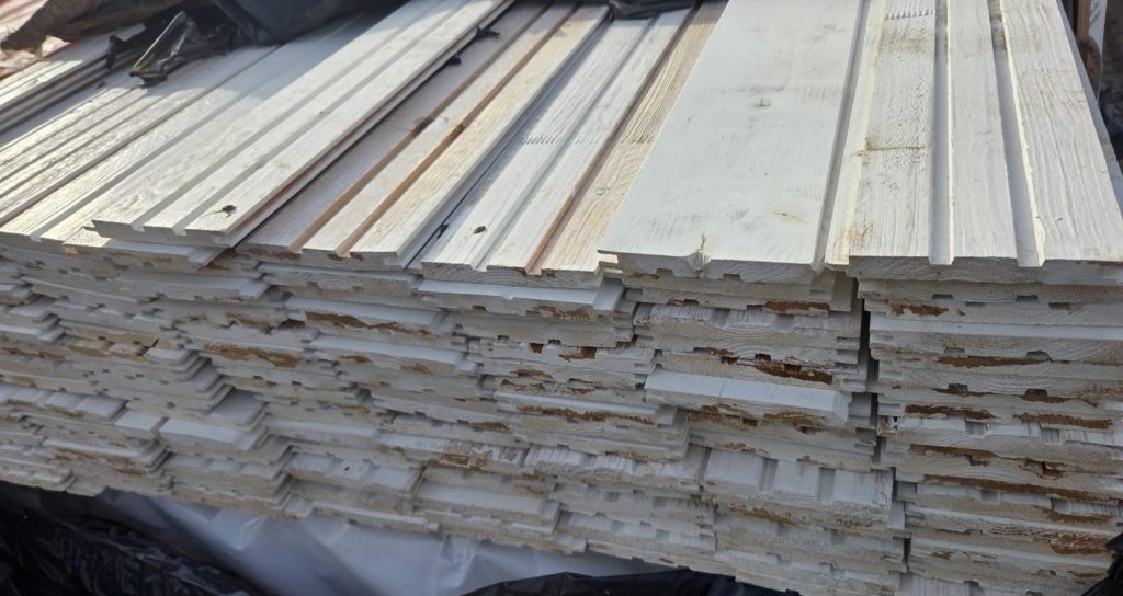 Nahaufnahme Sopo N1 Profilholz Rundprofil 14x121 mm, weiß imprägniert