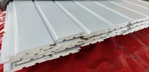 Sopo N4 Profilholz Lichtgrau Oberfläche