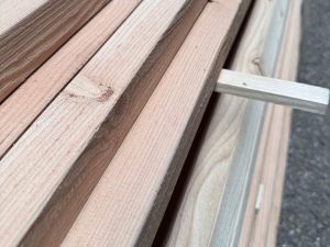Lärche Latte 40 x 40 mm – gehobelt und getrocknet für Terrasse, Zaun und Unterkonstruktion