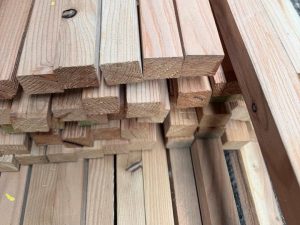 Lärche Latte 40 x 40 mm – gehobelt und getrocknet für Terrasse, Zaun und Unterkonstruktion