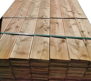 Riffeldiele aus heimischer Lärche – Terrassendiele, Balkon- und Schalungsholz