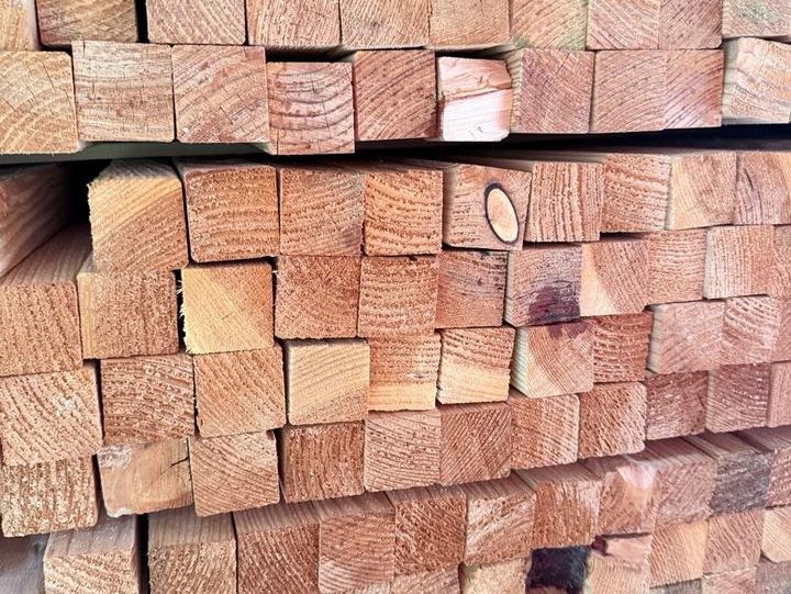 Lärche Latte 40 x 40 mm – gehobelt und getrocknet für Terrasse, Zaun und Unterkonstruktion